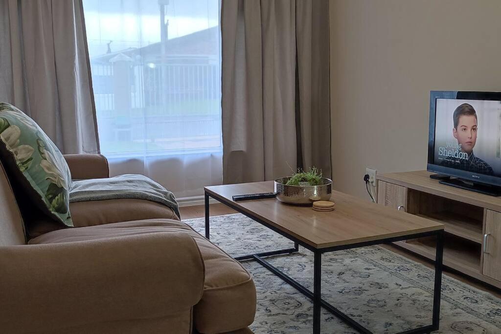 Flatlet Close To N1&n7 Offstreet Parking Apartment Cape Town