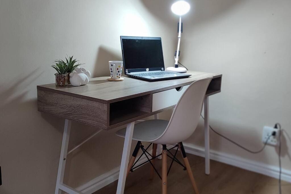 Flatlet Close To N1&n7 Offstreet Parking * Cape Town