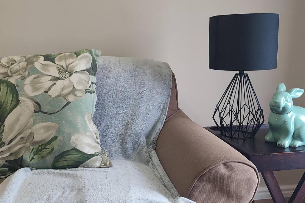 Apartment Flatlet Close To N1&n7 Offstreet Parking *